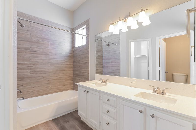 2,470/Mo, 801 Zinnia Cir Henderson, NV 89015 Main Bathroom View