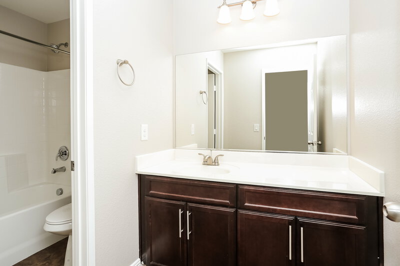 2,355/Mo, 10811 Cather Ave Las Vegas, NV 89166 Bathroom View