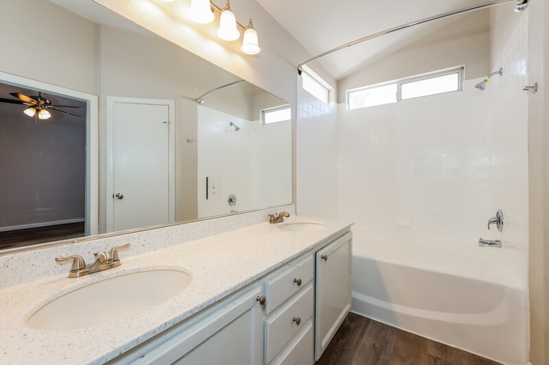 2,145/Mo, 4456 Wellsboro St Las Vegas, NV 89147 Main Bathroom View