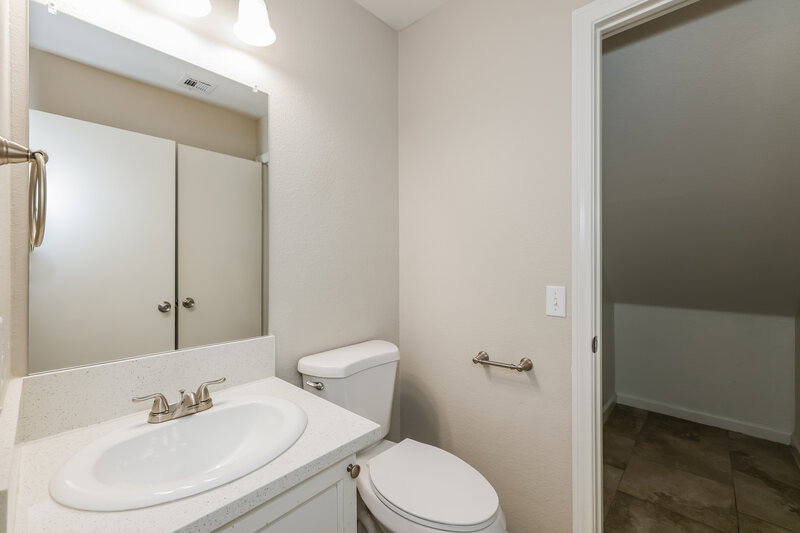 2,145/Mo, 4456 Wellsboro St Las Vegas, NV 89147 Main Bathroom View 2