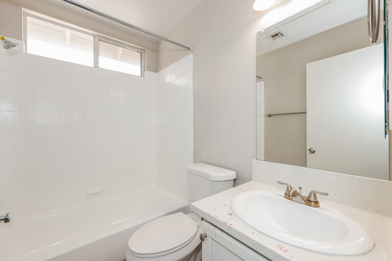 2,145/Mo, 4456 Wellsboro St Las Vegas, NV 89147 Bathroom View
