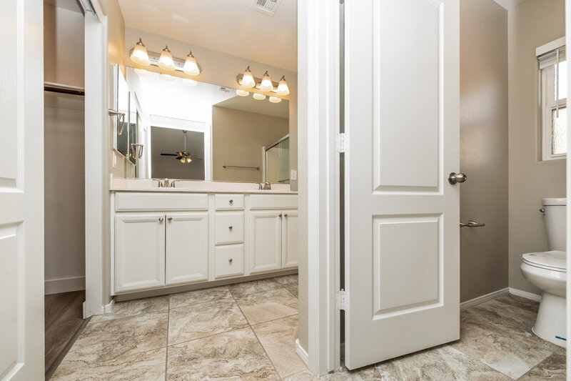 2,215/Mo, 7369 Puddle Duck St Las Vegas, NV 89166 Main Bathroom View