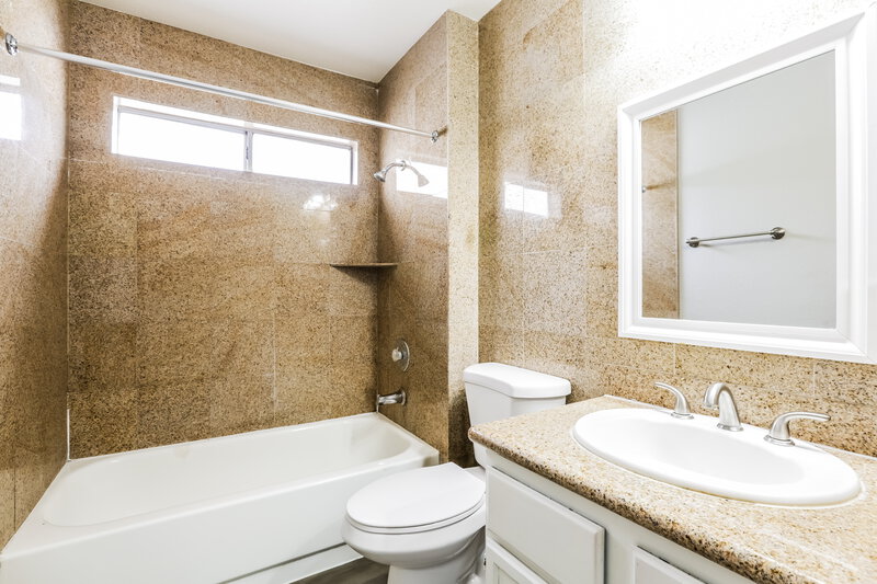 1,875/Mo, 4361 Faberge Ave Las Vegas, NV 89115 Bathroom View