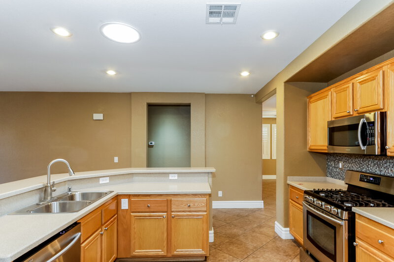 2,830/Mo, 100 Cricklewood Ave Henderson, NV 89002 Kitchen View
