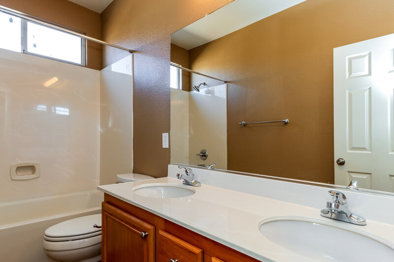 2,830/Mo, 100 Cricklewood Ave Henderson, NV 89002 Bathroom View