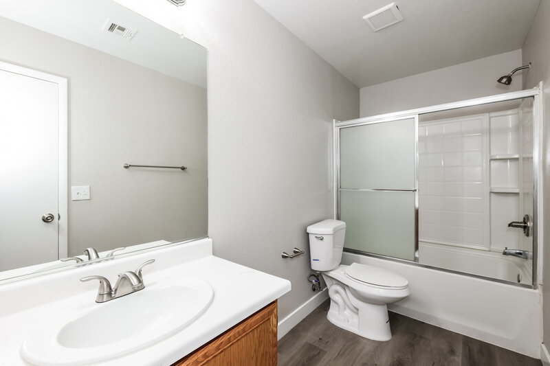 2,075/Mo, 570 Swiss Cottage Ave Las Vegas, NV 89178 Bathroom View