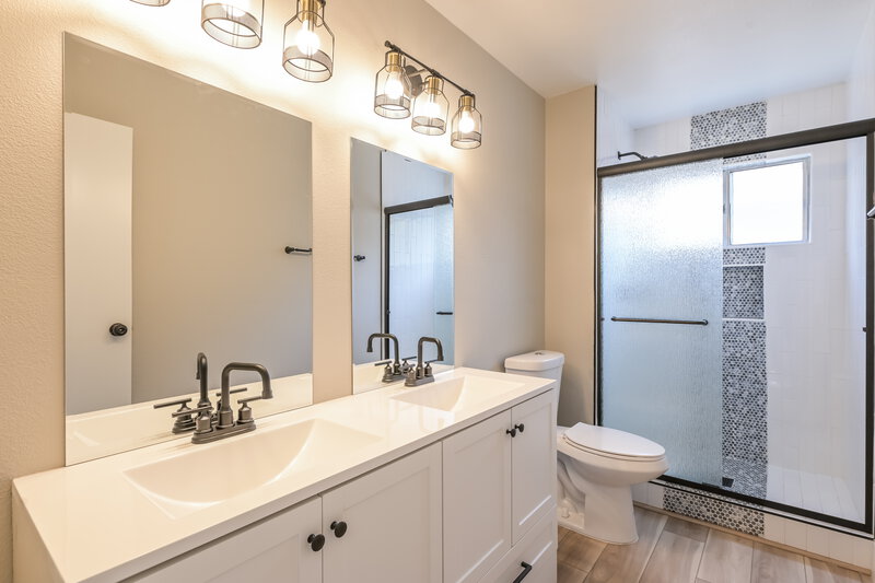 2,375/Mo, 832 Cherry Dr Henderson, NV 89002 Main Bathroom View