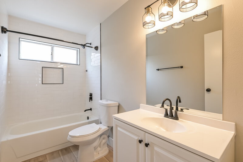 2,375/Mo, 832 Cherry Dr Henderson, NV 89002 Bathroom View