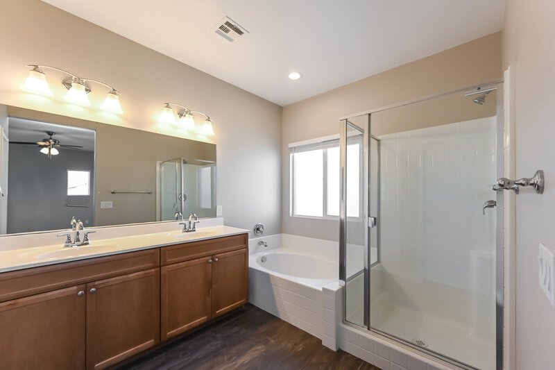 2,125/Mo, 10473 Asana St Las Vegas, NV 89178 Main Bathroom View