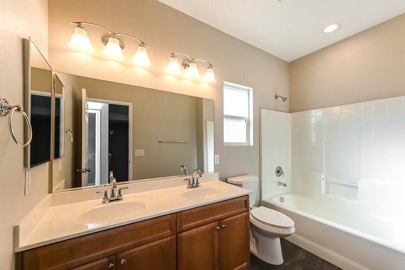 2,125/Mo, 10473 Asana St Las Vegas, NV 89178 Bathroom View 2