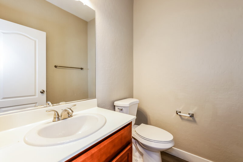 1,860/Mo, 5428 Funks Grove Ln Las Vegas, NV 89122 Bathroom View