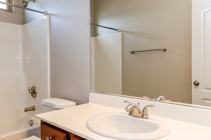 1,970/Mo, 5428 Funks Grove Ln Las Vegas, NV 89122 Bathroom View 2