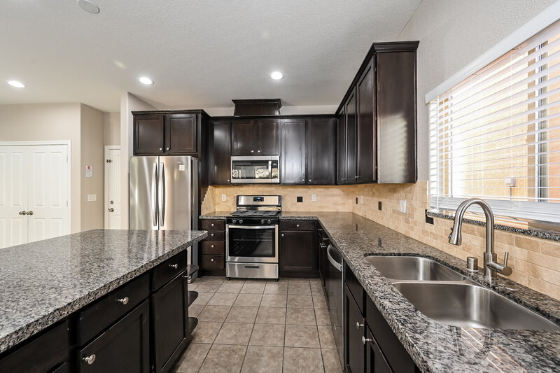 2,125/Mo, 7256 Coppertip Ave Las Vegas, NV 89179 Kitchen View 2