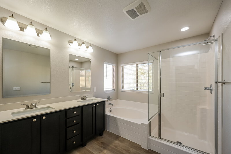 2,125/Mo, 7256 Coppertip Ave Las Vegas, NV 89179 Main Bathroom View