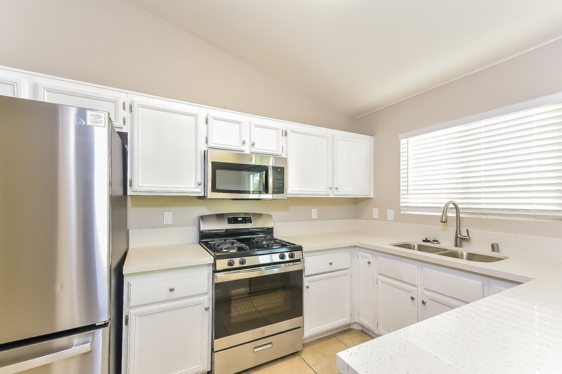 2,035/Mo, 3725 Ferrell St North Las Vegas, NV 89032 Kitchen View