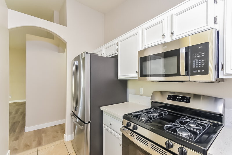 2,035/Mo, 3725 Ferrell St North Las Vegas, NV 89032 Kitchen View 2