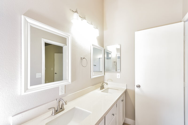 2,035/Mo, 3725 Ferrell St North Las Vegas, NV 89032 Main Bathroom View