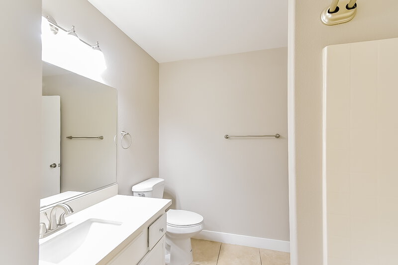 2,035/Mo, 3725 Ferrell St North Las Vegas, NV 89032 Bathroom View