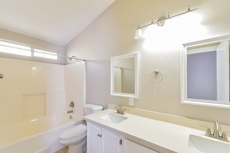 2,035/Mo, 3725 Ferrell St North Las Vegas, NV 89032 Bathroom View 2