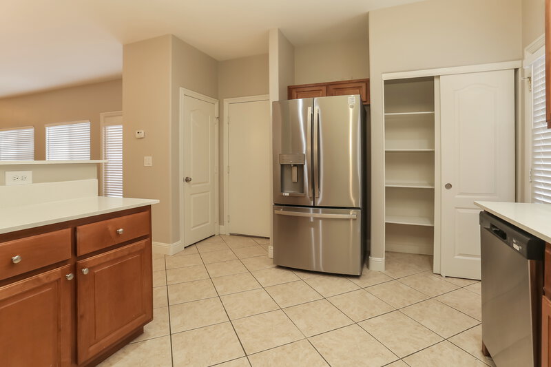3,820/Mo, 9007 Snowtrack Ave Las Vegas, NV 89149 Kitchen View 2