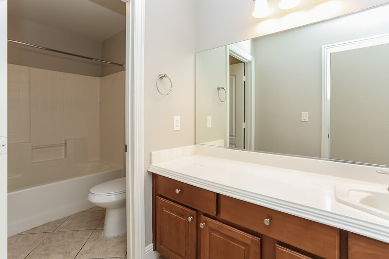 3,820/Mo, 9007 Snowtrack Ave Las Vegas, NV 89149 Bathroom View