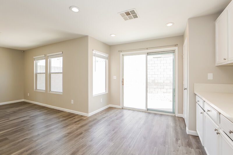 2,250/Mo, 9790 Splendor Sky Ave Las Vegas, NV 89148 Dining Room View