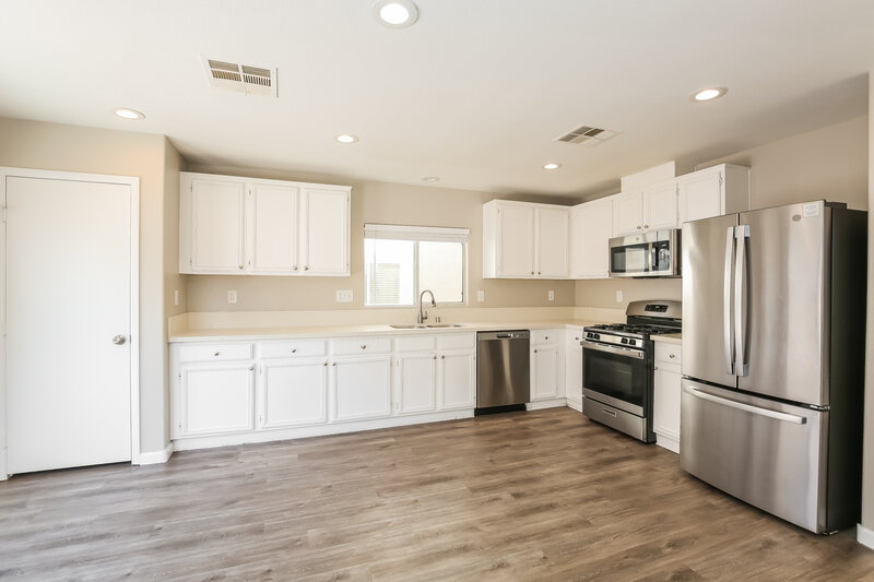 2,250/Mo, 9790 Splendor Sky Ave Las Vegas, NV 89148 Kitchen View