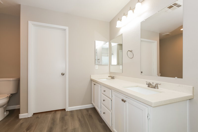 2,250/Mo, 9790 Splendor Sky Ave Las Vegas, NV 89148 Main Bathroom View