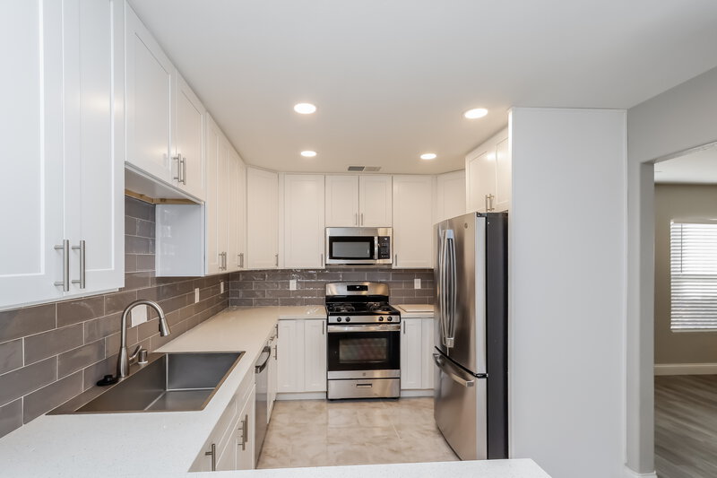 3,640/Mo, 10176 Climbing Lily St Las Vegas, NV 89183 Kitchen View