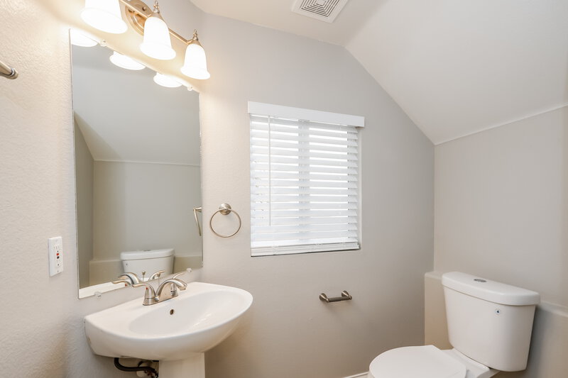 3,640/Mo, 10176 Climbing Lily St Las Vegas, NV 89183 Bathroom View 2