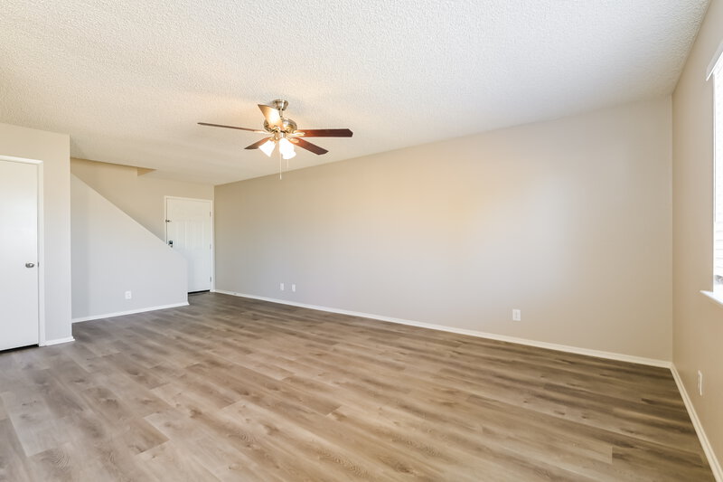 1,900/Mo, 607 Avon Ave Henderson, NV 89014 Living Room View