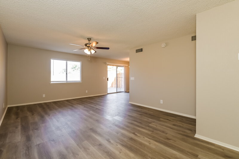 1,900/Mo, 607 Avon Ave Henderson, NV 89014 Living Room View 2