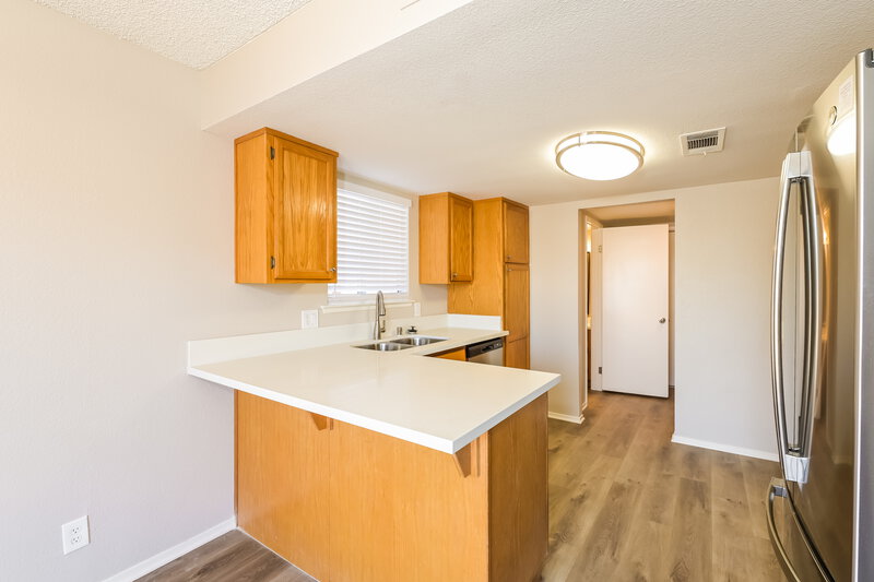 1,900/Mo, 607 Avon Ave Henderson, NV 89014 Kitchen View