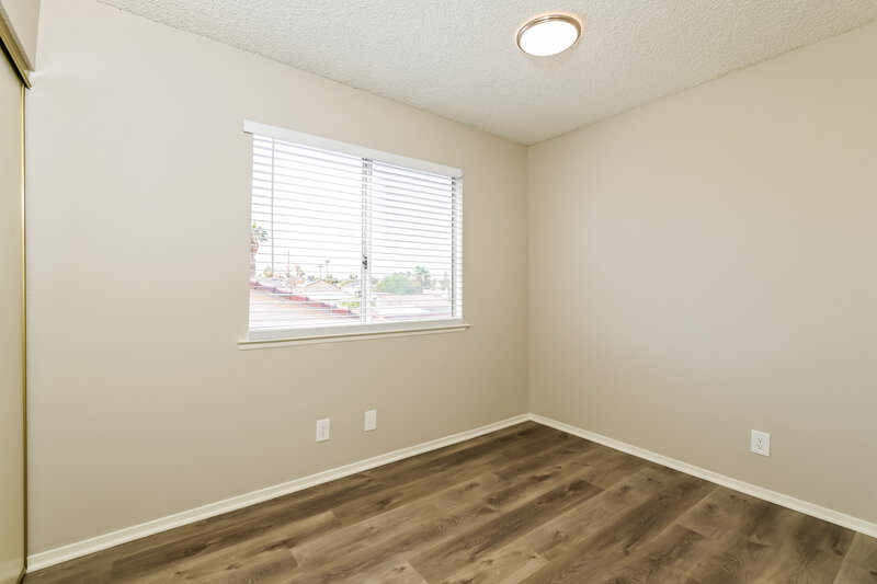 1,900/Mo, 607 Avon Ave Henderson, NV 89014 Bedroom View 2