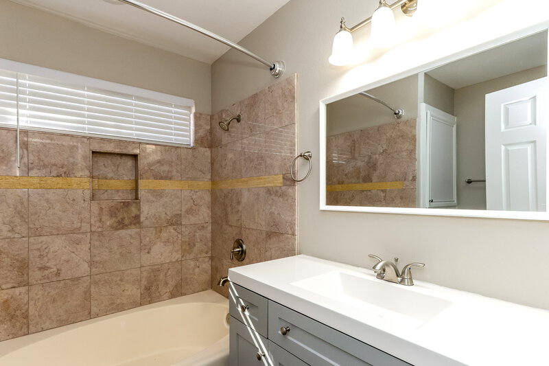 2,135/Mo, 229 Comanche Court Henderson, NV 89074 Main Bathroom View