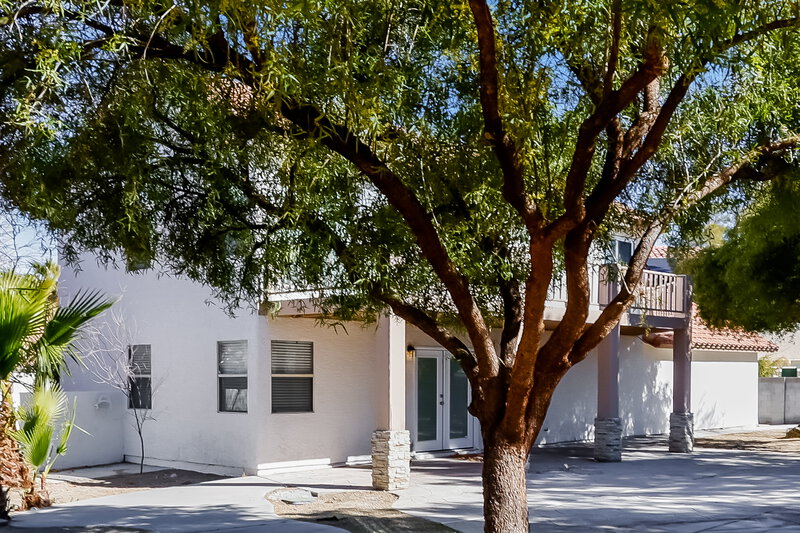 2,135/Mo, 229 Comanche Court Henderson, NV 89074 Rear View