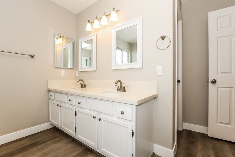 2,500/Mo, 104 Escada Ln Las Vegas, NV 89145 Main Bathroom View