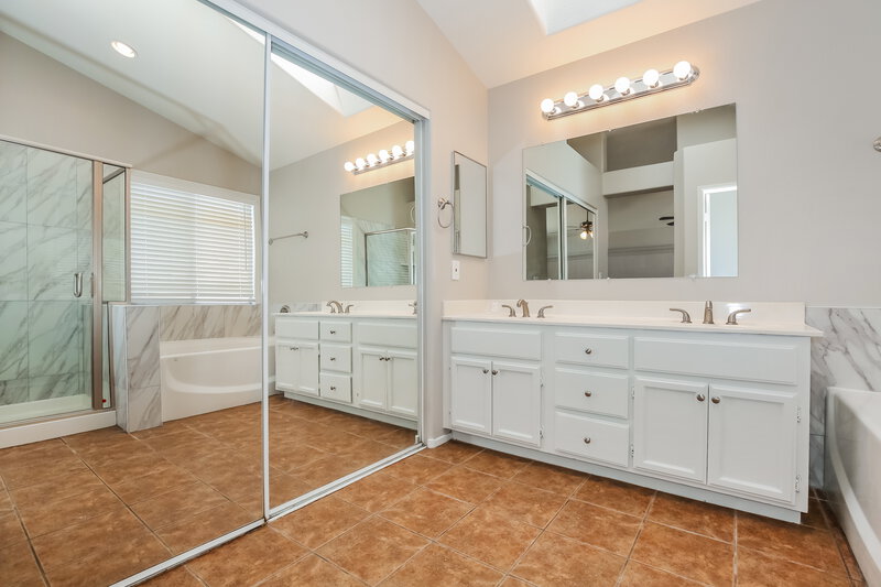 2,225/Mo, 2178 Polynesia Cir Henderson, NV 89074 Main Bathroom View