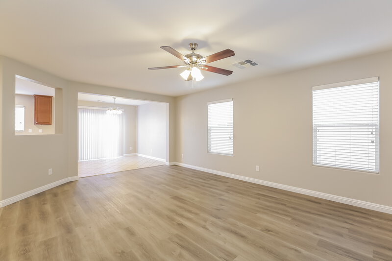 2,055/Mo, 10186 Glen Aire Ave Las Vegas, NV 89148 Living Room View 2
