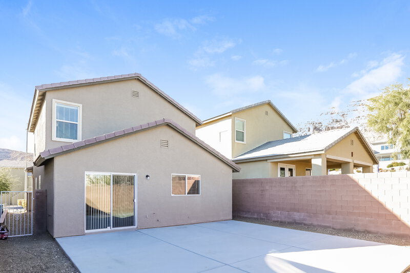 2,055/Mo, 10186 Glen Aire Ave Las Vegas, NV 89148 Rear View