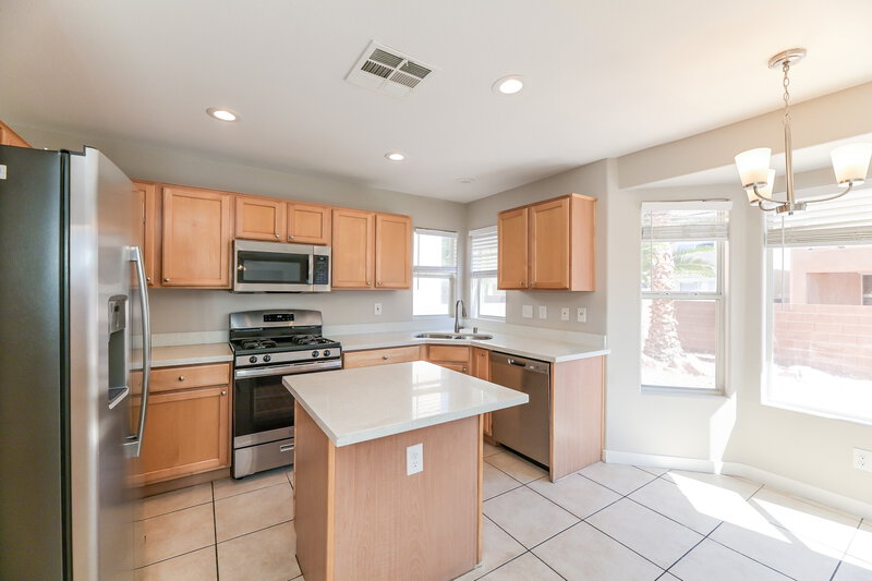 2,360/Mo, 3917 Irvin Ave Las Vegas, NV 89141 Kitchen View