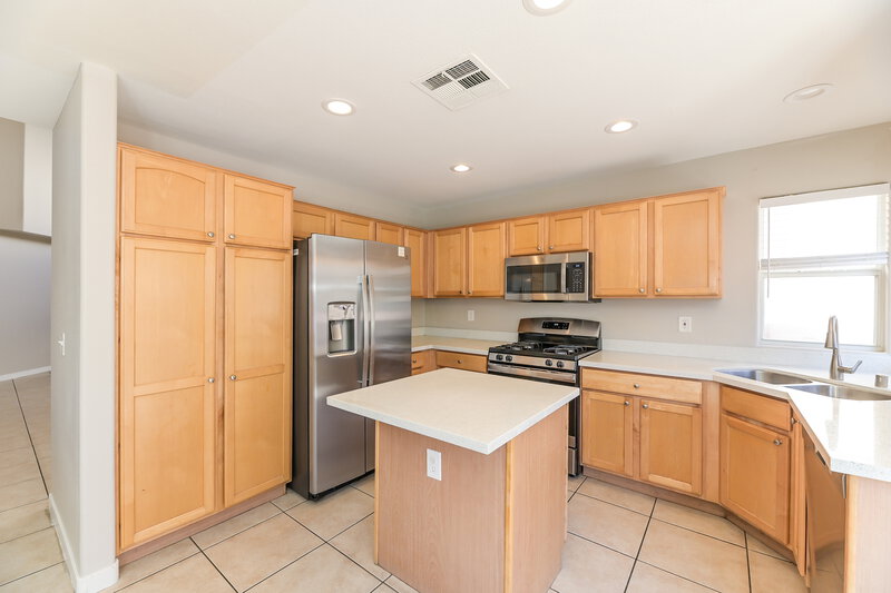2,360/Mo, 3917 Irvin Ave Las Vegas, NV 89141 Kitchen View 2