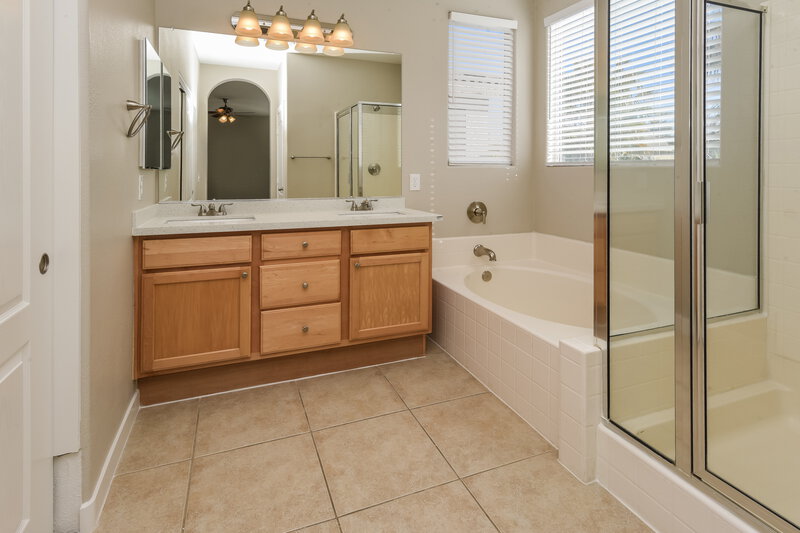 3,310/Mo, 3917 Irvin Ave Las Vegas, NV 89141 Main Bathroom View