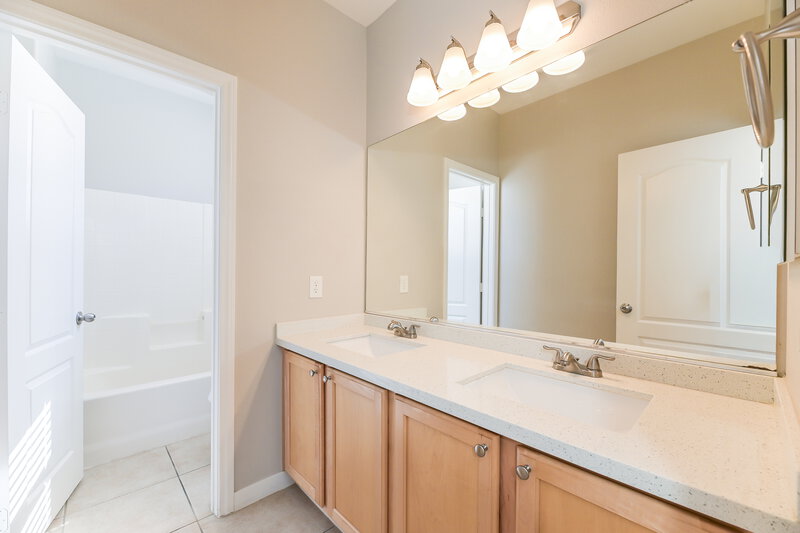 2,360/Mo, 3917 Irvin Ave Las Vegas, NV 89141 Bathroom View