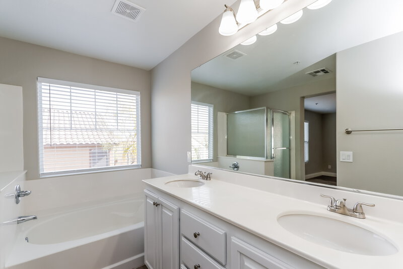 2,210/Mo, 642 Monument Point St Henderson, NV 89002 Bathroom View