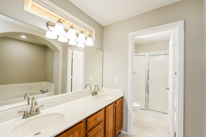 2,165/Mo, 10416 Raining Sky St Las Vegas, NV 89178 Main Bathroom View