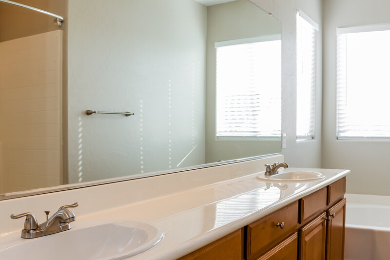 2,115/Mo, 7501 Perla del Mar Ave Las Vegas, NV 89179 Main Bathroom View