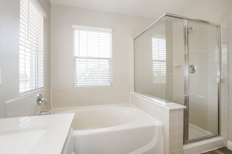 2,045/Mo, 1022 Shades End Ave North Las Vegas, NV 89081 Main Bathroom View 2