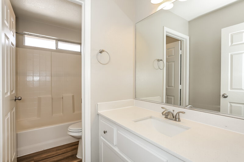 2,045/Mo, 1022 Shades End Ave North Las Vegas, NV 89081 Bathroom View
