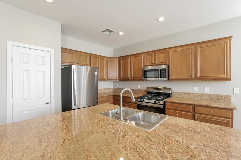 2,215/Mo, 7532 Port Orchard Ave Las Vegas, NV 89113 Kitchen View